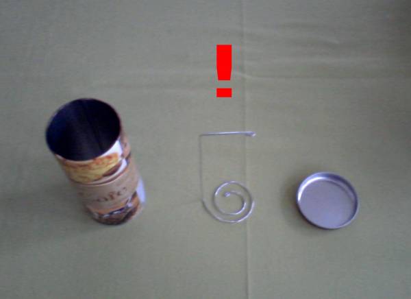 New coffee pad tin with the DIY lifter made from a thick wire