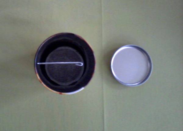 New coffee pad tin with the DIY lifter in action (tin filled with a few pads)